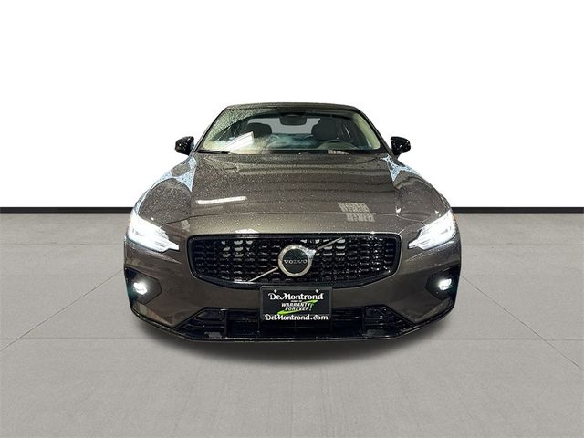 2024 Volvo S60 Core Dark Theme