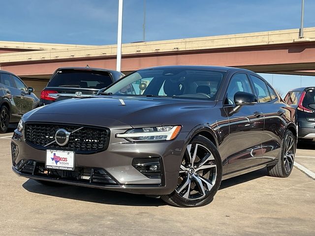 2024 Volvo S60 Core Dark Theme