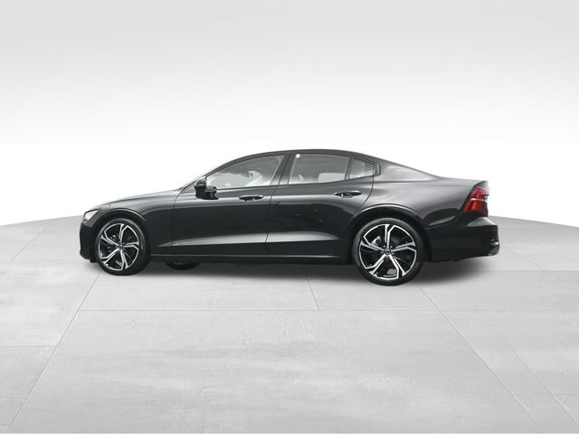 2024 Volvo S60 Core Dark Theme