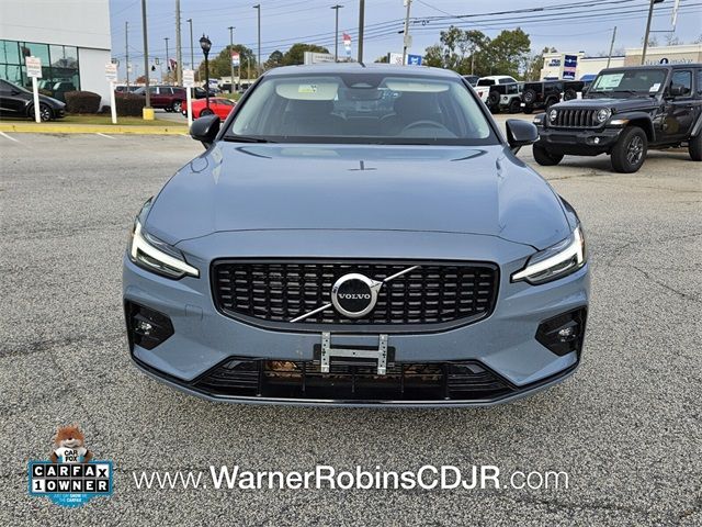 2024 Volvo S60 Core Dark Theme