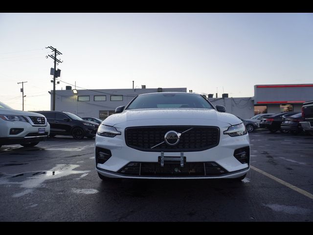 2024 Volvo S60 Core Dark Theme