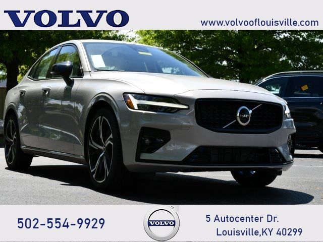 2024 Volvo S60 Core Dark Theme