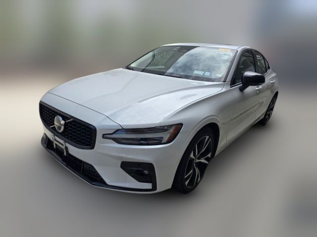 2024 Volvo S60 Core Dark Theme