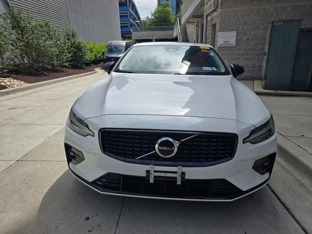 2024 Volvo S60 Core Dark Theme