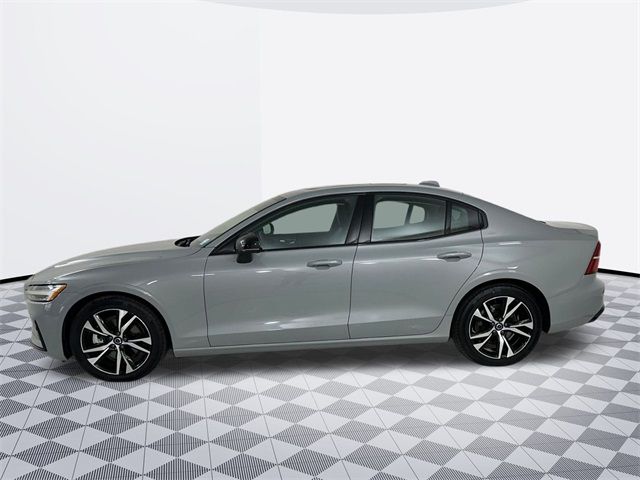 2024 Volvo S60 Core Dark Theme