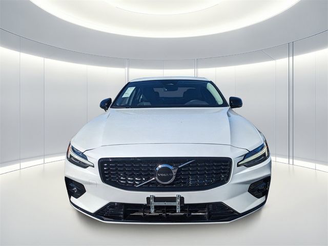 2024 Volvo S60 Core Dark Theme