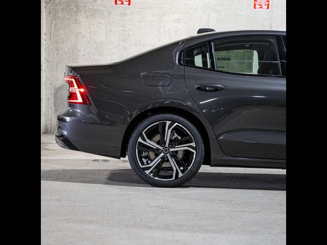 2024 Volvo S60 Core Dark Theme