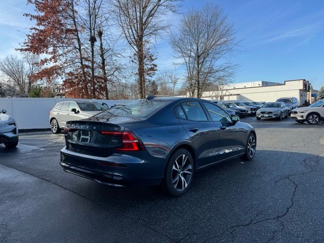 2024 Volvo S60 Core Dark Theme