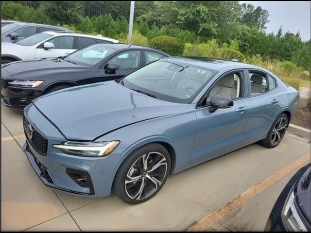 2024 Volvo S60 Core Dark Theme