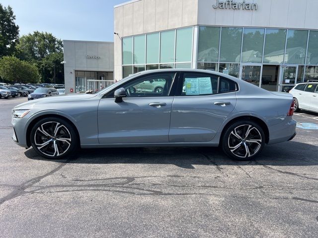 2024 Volvo S60 Core Dark Theme