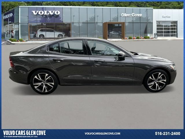 2024 Volvo S60 Core Dark Theme