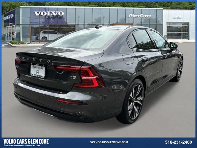 2024 Volvo S60 Core Dark Theme