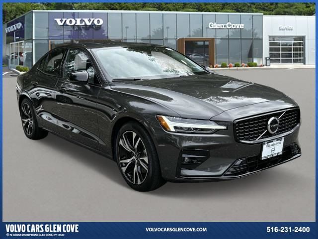 2024 Volvo S60 Core Dark Theme