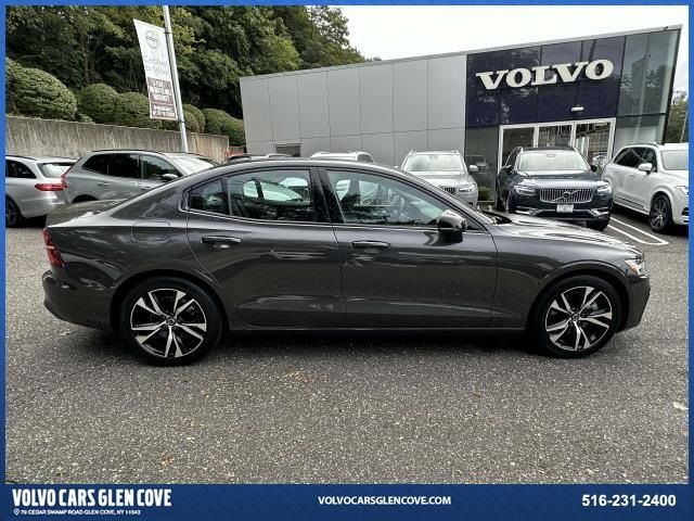 2024 Volvo S60 Core Dark Theme