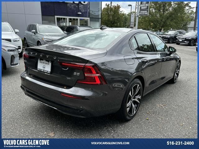 2024 Volvo S60 Core Dark Theme