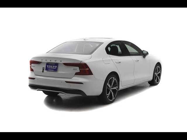 2024 Volvo S60 Core Dark Theme