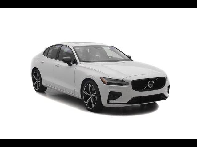 2024 Volvo S60 Core Dark Theme