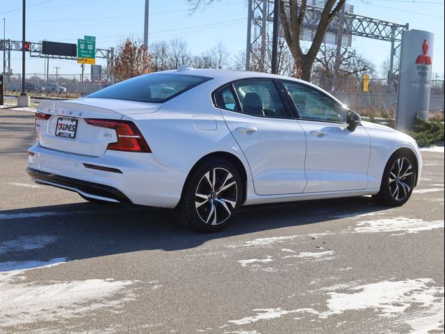 2024 Volvo S60 Core Dark Theme