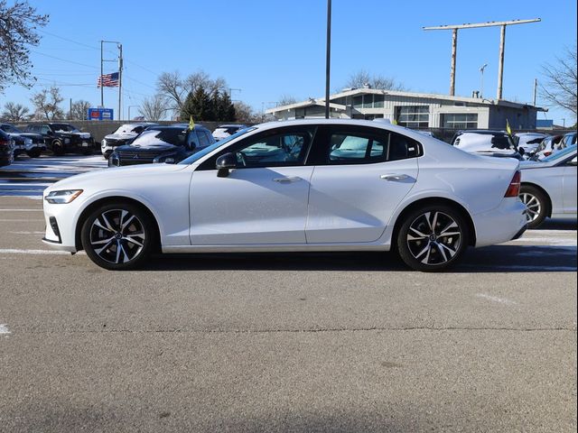 2024 Volvo S60 Core Dark Theme