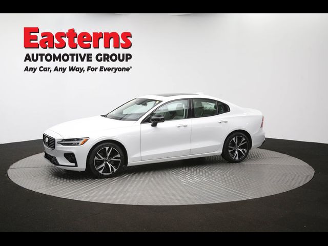2024 Volvo S60 Core Dark Theme