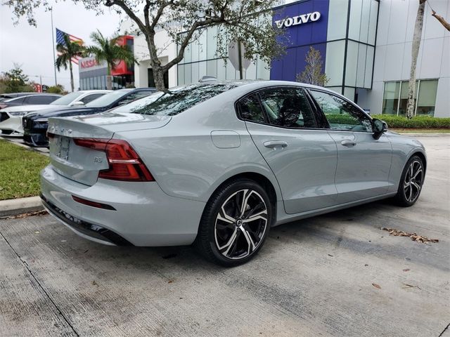 2024 Volvo S60 Core Dark Theme