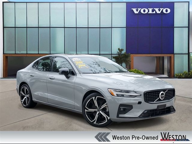 2024 Volvo S60 Core Dark Theme