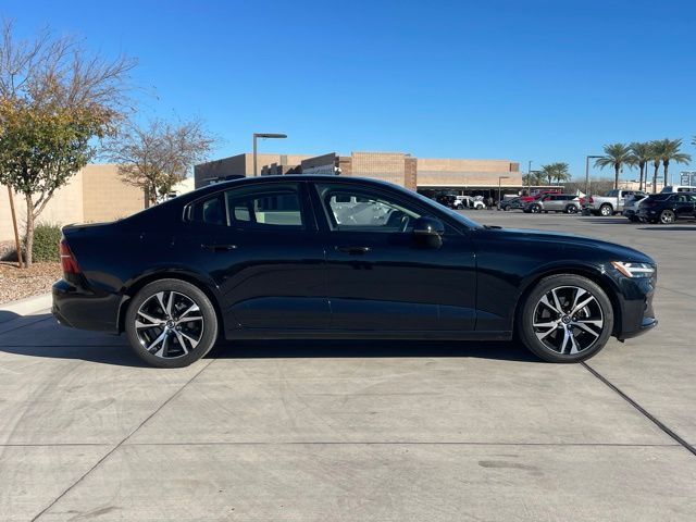 2024 Volvo S60 Core Dark Theme