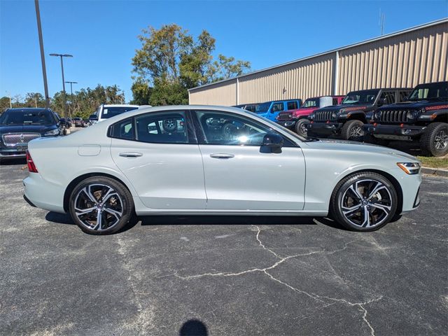 2024 Volvo S60 Core Dark Theme