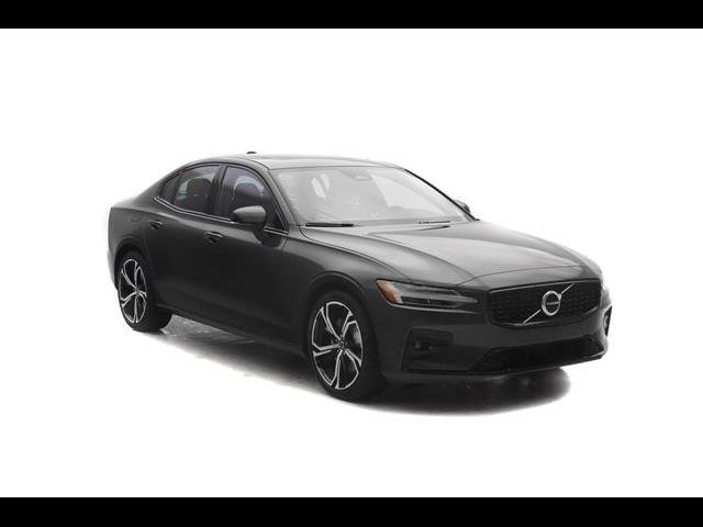 2024 Volvo S60 Core Dark Theme