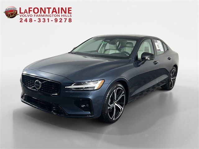 2024 Volvo S60 Core Dark Theme