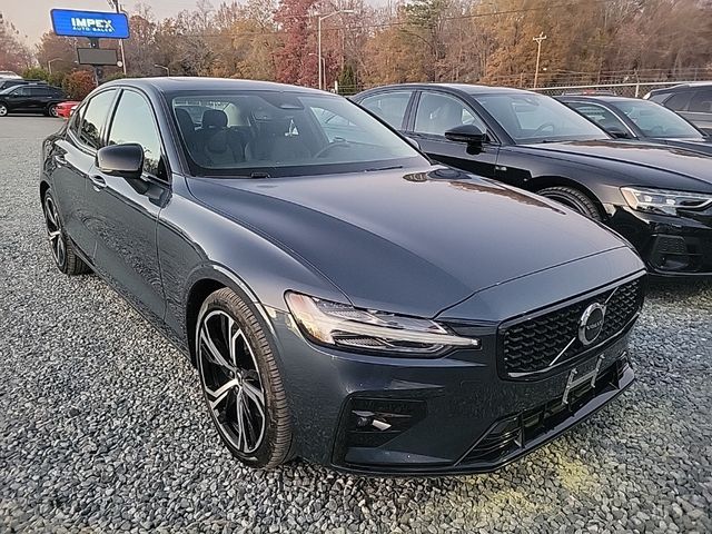 2024 Volvo S60 Core Dark Theme