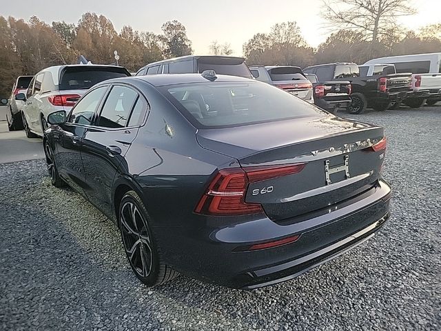 2024 Volvo S60 Core Dark Theme