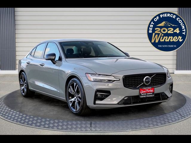 2024 Volvo S60 Core Dark Theme