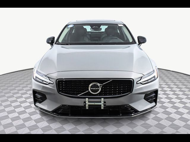 2024 Volvo S60 Core Dark Theme