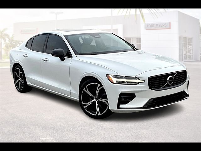 2024 Volvo S60 Core Dark Theme