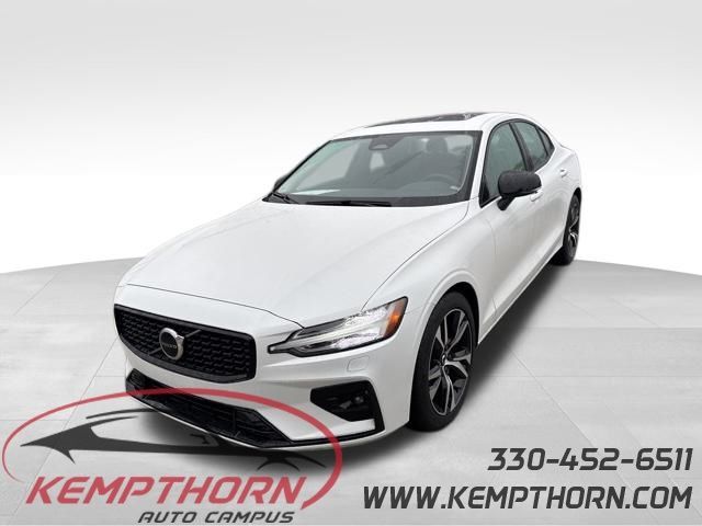 2024 Volvo S60 Core Dark Theme