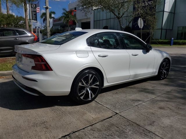 2024 Volvo S60 Core Dark Theme