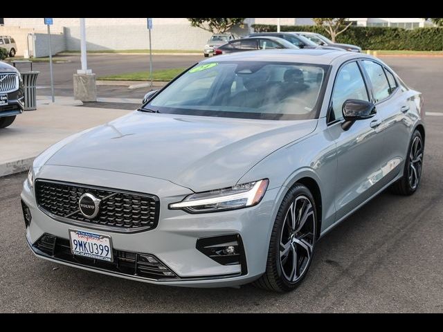 2024 Volvo S60 Core Dark Theme