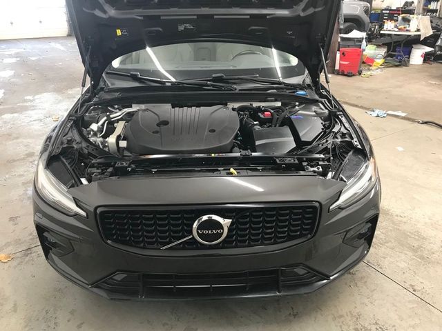 2024 Volvo S60 Core Dark Theme