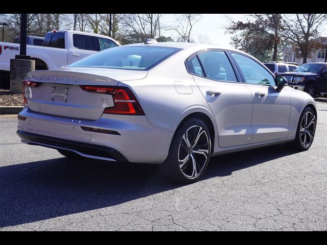 2024 Volvo S60 Core Dark Theme