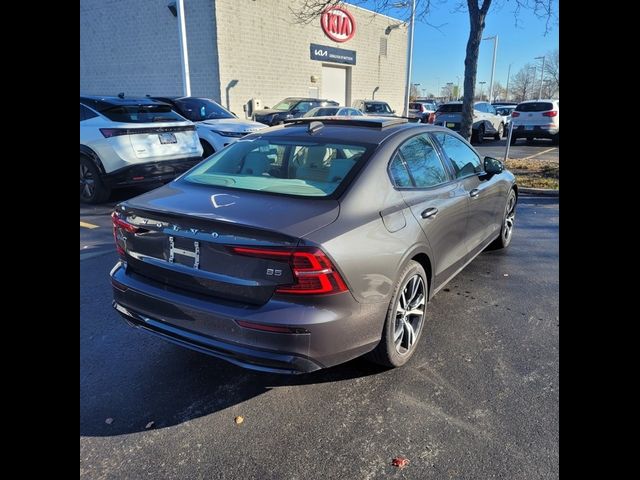 2024 Volvo S60 Core Dark Theme