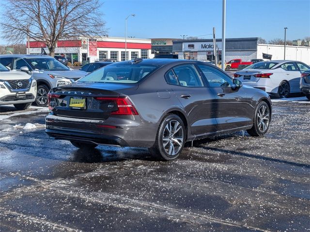 2024 Volvo S60 Core Dark Theme