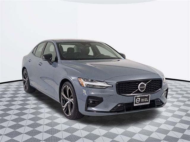 2024 Volvo S60 Core Dark Theme