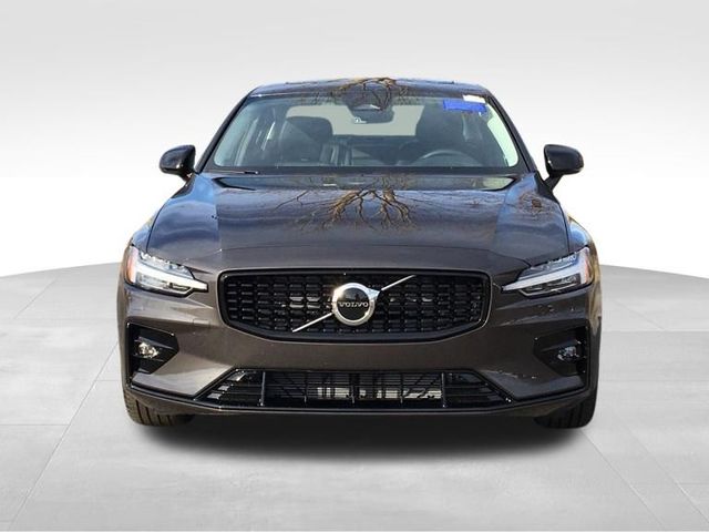 2024 Volvo S60 Core Dark Theme