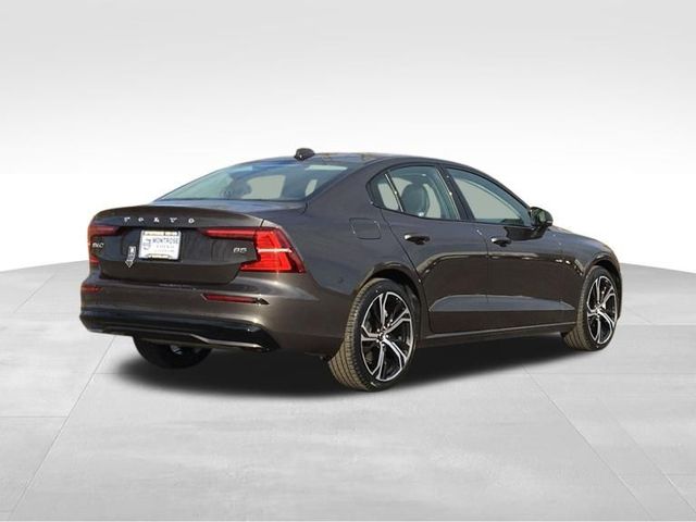 2024 Volvo S60 Core Dark Theme