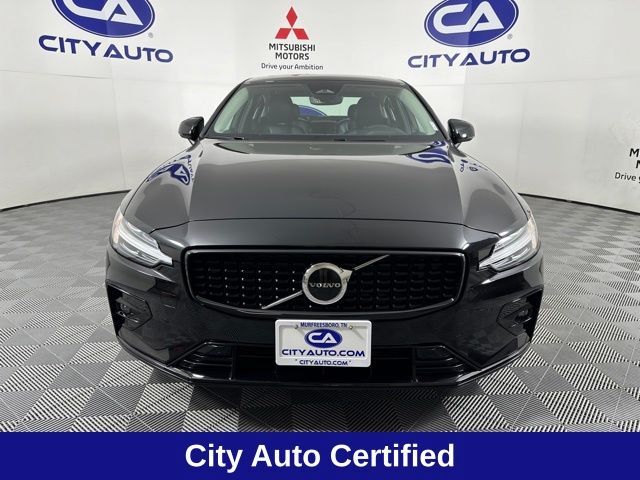 2024 Volvo S60 Core Dark Theme