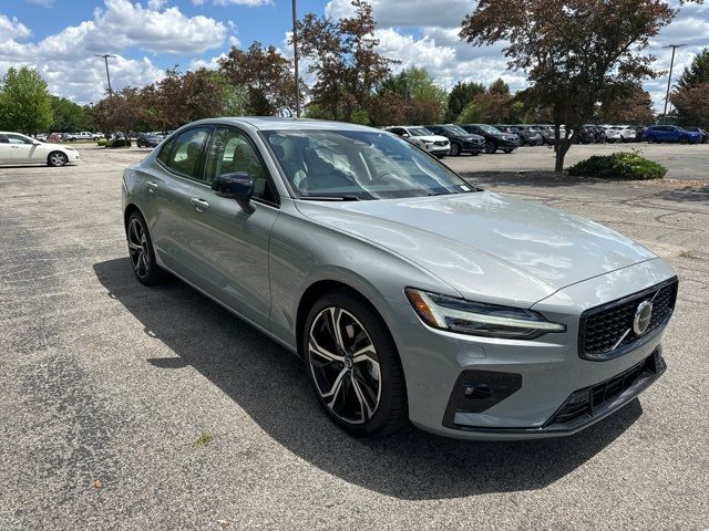 2024 Volvo S60 Core Dark Theme