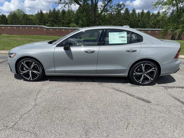 2024 Volvo S60 Core Dark Theme