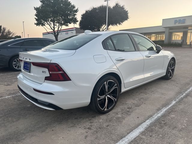 2024 Volvo S60 Core Dark Theme