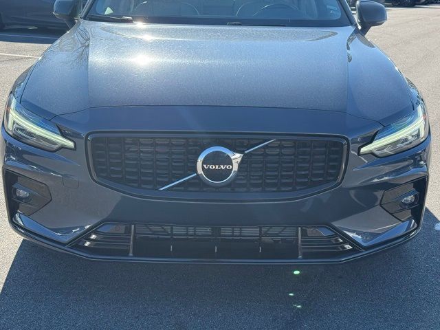 2024 Volvo S60 Core Dark Theme